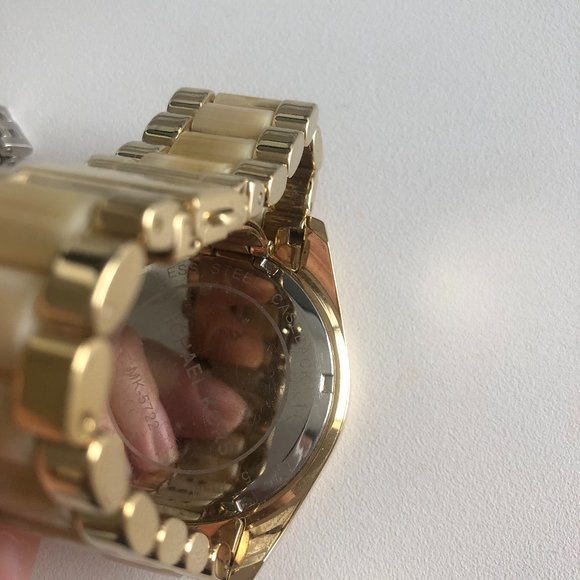 Luxurious! Michael Kors Gold & Quartz MK5722 Watch